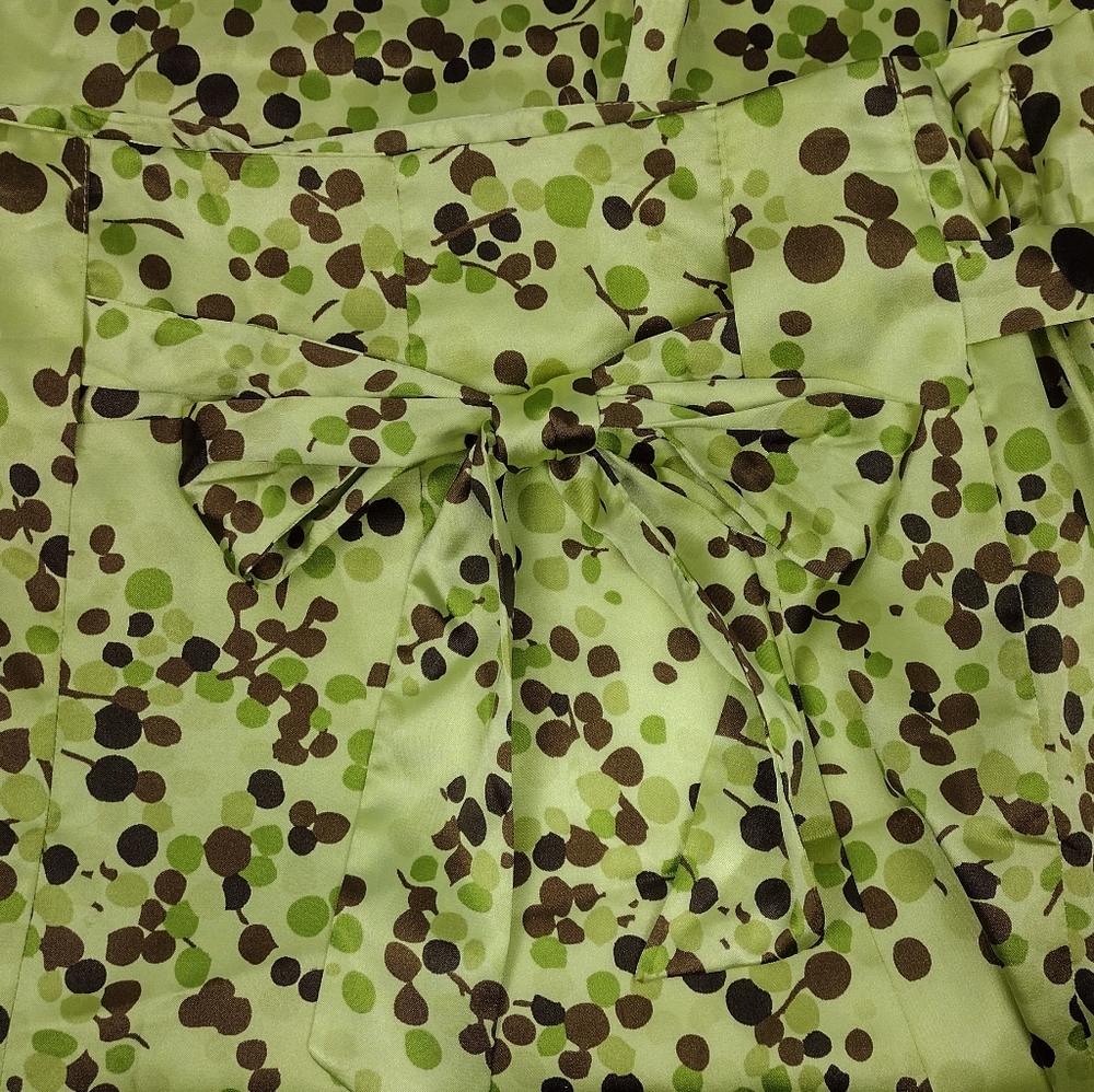 Iridescent Green Berry Pattern Skirt - Picture 3 of 5